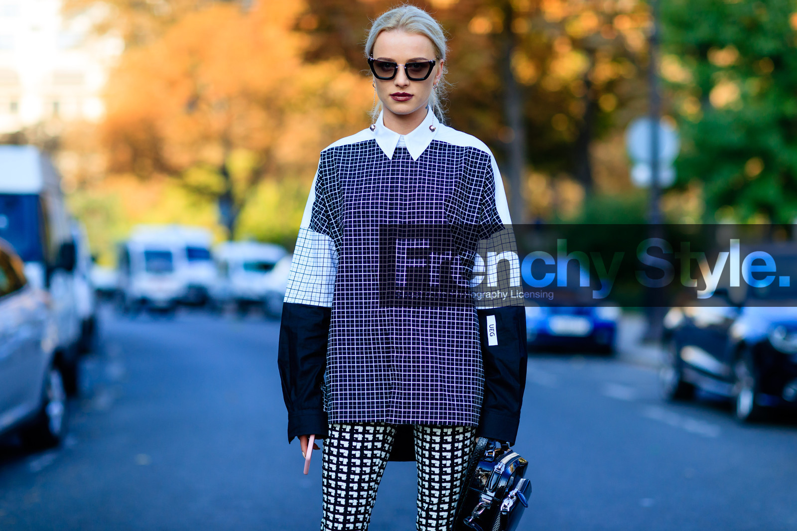 atmosphere details, black and white, black bag, checked pants, checked shirt, detail, fashion week, frenchystyle, FW, geometric, graphic pants, graphic shirt, horizontal, jonathan paciullo, leather bag, PARIS, patchwork, PFW, plaid, printed pants, printed shirt, SPRING SUMMER 2017, SS 17, street style, sunglasses, trousers
