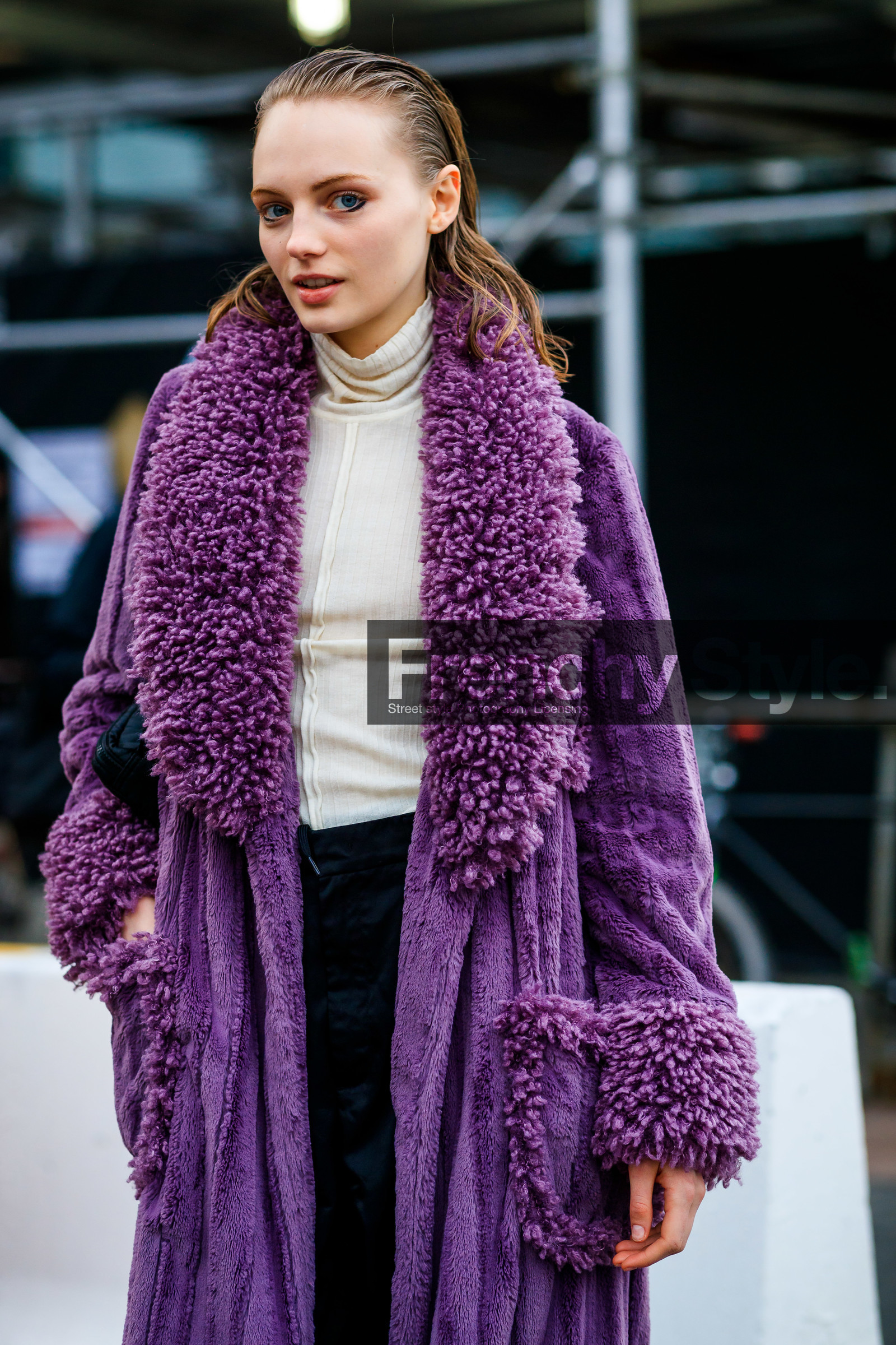 eyeliner, model, pulled back hair, purple coat, purple fur, wet hair, white sweater, street style, jonathan paciullo, frenchystyle, NYFW, NEW YORK, AUTUMN WINTER 2019-2020, AW 19-20, FALL WINTER 2019-2020, FW 19-20, fashion week, FW, vertical, atmosphere details, detail