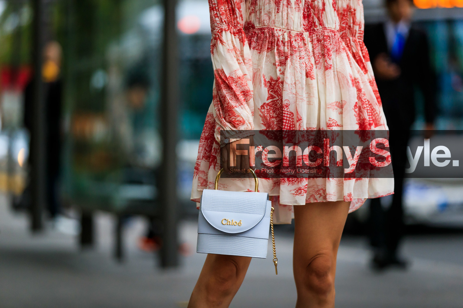 chloe dress, chloe bag, white leather bag, hand bag, animal skin bag, drape dress, white dress, red dress, printed dress, mini dress, long sleeves dress, close up detail, fashion week, frenchystyle, FW, jonathan paciullo, street style, SPRING SUMMER 2020, SS 20, PFW, PARIS, horizontal, atmosphere details, detail