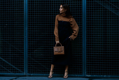 chloe loulou de saison, camel pullover, turtleneck pullover, camel leather bag, hand bag, big buckle bag, black dress, strapless dress, hoop earrings, golden earrings, long dress, black leather sandals, high heels sandals, bottega veneta shoes, fashion week, frenchystyle, FW, jonathan paciullo, street style, SPRING SUMMER 2020, SS 20, PFW, PARIS, horizontal, atmosphere details, detail