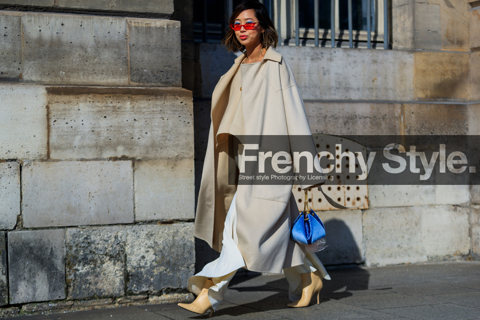 beige coat, beige shoes, beige top, blue bag, high heels, leather bag, leather shoes, sunglasses, trousers, white pants, street style, jonathan paciullo, FW, frenchystyle, fashion week, PFW, PARIS, AUTUMN WINTER 2018-2019, FALL WINTER 2018-2019, FW 18-19, horizontal, atmosphere details, full length, aimee song