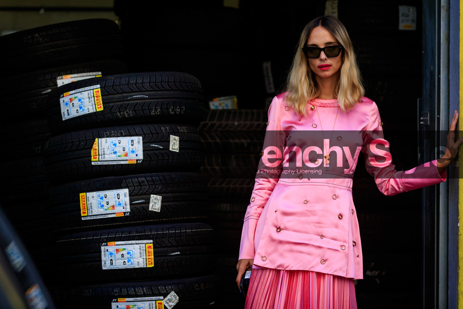 candela novembre, pink blouse, pink skirt, pink total look, long sleeves blouse, long blouse, pleated skirt, embroidered blouse, studs blouse, satin blouse, silk skirt, animal charm necklace, long necklace, fashion week, frenchystyle, FW, jonathan paciullo, street style, horizontal, atmosphere details, detail, MFW, MILAN, SPRING SUMMER 2020, SS 20