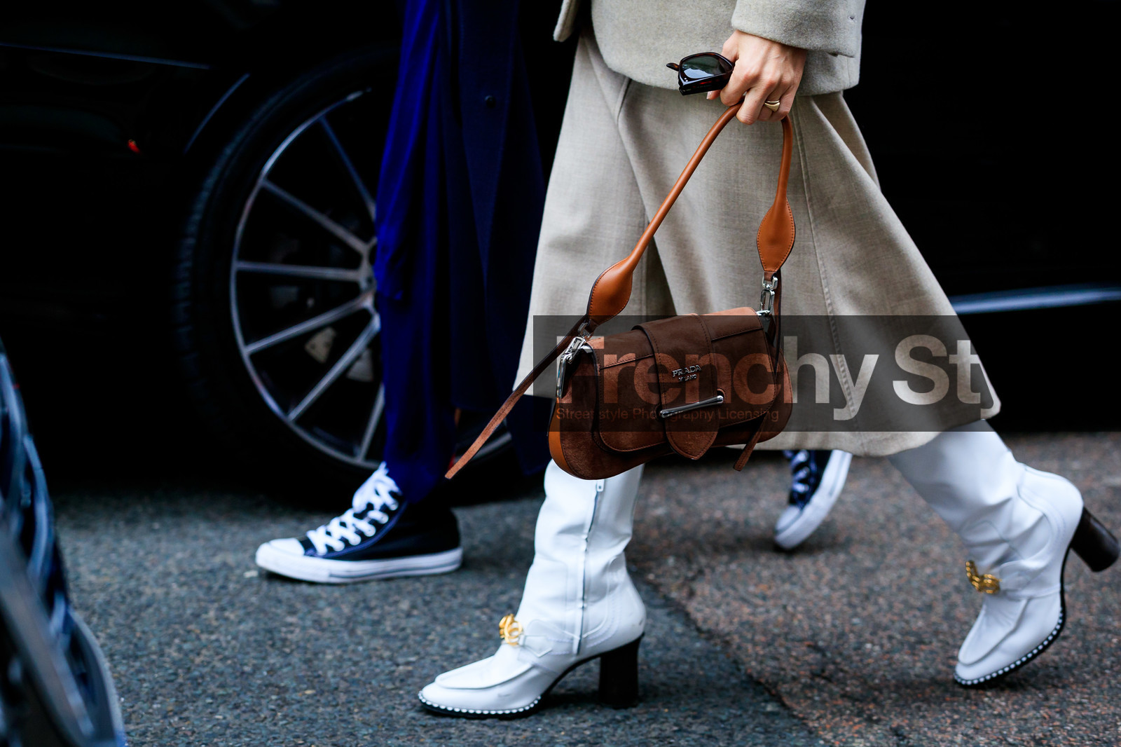 blazer, brown bag, grey jacket, grey skirt, gucci, high boots, high heels, leather bag, leather shoes, prada, suede bag, white boots, street style, jonathan paciullo, FW, frenchystyle, fashion week, LFW, LONDON, AUTUMN WINTER 2019-2020, AW 19-20, FW 19-20, FALL WINTER 2019-2020, horizontal, atmosphere details, detail