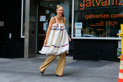 beige pants, black bag, chloe king, embroideries, graphic dress, leather bag, necklace, printed dress, red lips, trousers, white dress, street style, jonathan paciullo, FW, frenchystyle, fashion week, NEW YORK, NYFW, SPRING SUMMER 2020, SS 20, horizontal, atmosphere details, full length
