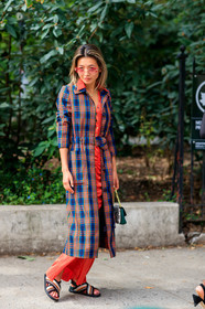 checkered coat, tartan, blue and orange coat, sunglasses, sandals, open shoes, street style, jonathan paciullo, FW, frenchystyle, fashion week, NEW YORK, NYFW, SPRING SUMMER 2020, SS 20, vertical, full length