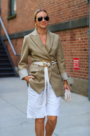 beige jacket, bottega veneta, choker, earrings, lisa aiken, necklace, sunglasses, white bag, white belt, white shorts, street style, jonathan paciullo, FW, frenchystyle, fashion week, NEW YORK, NYFW, SPRING SUMMER 2020, SS 20, vertical, detail, atmosphere details