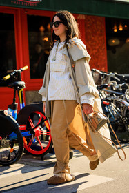 sporty look, black sunglasses, classic trench, ligh grey trench, dior hoodie, white hoodie, camel trousers, assymetric handbag, earth tones bag, multiple necklace, furry slippers, camel slippers, selma kaci sebbagh, street style, jonathan paciullo, FW, frenchystyle, fashion week, AUTUMN WINTER 2022-2023, FALL WINTER 2022_2023, FW 22-23, PFW, PARIS, full length, vertical