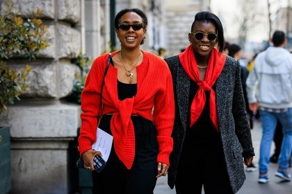 black sunglasses, short hair, red top, knitted top, red scarf, tweed blazer, dark grey blazer, black cropped top, multiple necklaces, black trousers, street style, jonathan paciullo, FW, frenchystyle, fashion week, AUTUMN WINTER 2022-2023, FALL WINTER 2022_2023, FW 22-23, PFW, PARIS, horizontal, atmosphere details, detail