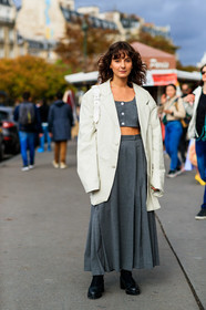 alyssa coscarelli, white leather jacket, dark grey skirt, dark grey top, button top, cropped top, oversize jacket, long skirt, black leather boots, black boots, flat boots, fashion week, frenchystyle, FW, jonathan paciullo, street style, SPRING SUMMER 2020, SS 20, PFW, PARIS, vertical, full length