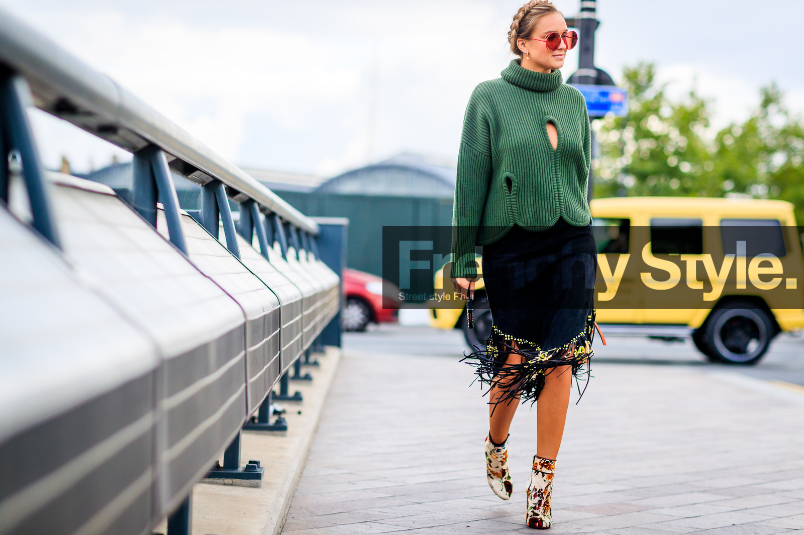 atmosphere details, black skirt, brown bag, camel, embroideries, fashion week, floral, flowers, frenchystyle, fringes, full length, FW, graphic bag, graphic shoes, green sweater, high heels, horizontal, jonathan paciullo, leather bag, leather shoes, leather skirt, LFW, loewe, LONDON, nina suess, printed bag, printed boots, SPRING SUMMER 2018, SS 18, street style