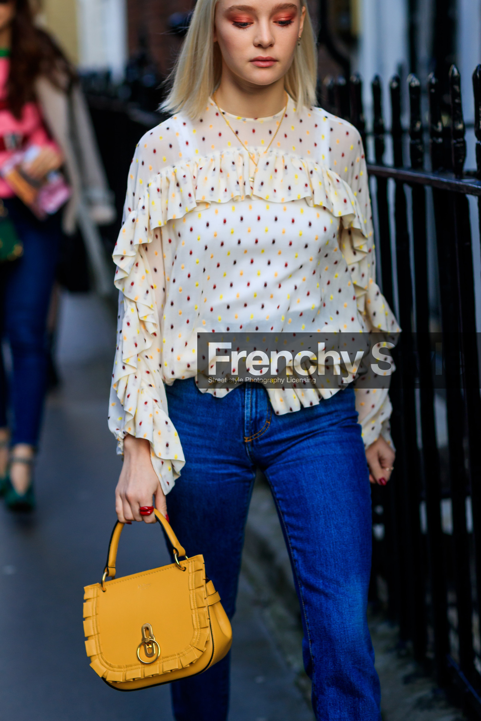 blue denim, denim pants, jeans, leather bag, polka dot, printed shirt, ruffles, trousers, white shirt, yellow bag, fashion week, frenchystyle, FW, jonathan paciullo, street style, LFW, LONDON, AUTUMN WINTER 2018-2019, AW 18-19, FALL WINTER 2018-2019, FW 18-19, vertical, atmosphere details, detail