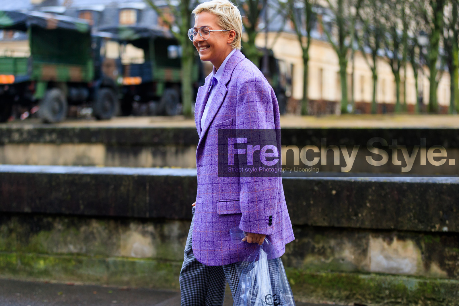 black and white, blazer, checked, céline, gingham, graphic jacket, plaid, printed jacket, purple jacket, transparent bag, trousers, street style, jonathan paciullo, FW, frenchystyle, fashion week, PFW, PARIS, AUTUMN WINTER 2018-2019, FALL WINTER 2018-2019, FW 18-19, horizontal, atmosphere details