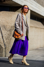 beige boots, beige jacket, camel bag, checked, graphic jacket, high heels, leather bag, leather shoes, plaid, pleated skirt, printed jacket, purple skirt, sunglasses, street style, jonathan paciullo, FW, frenchystyle, fashion week, LFW, LONDON, AUTUMN WINTER 2018-2019, AW 18-19, FALL WINTER 2018-2019, FW 18-19, vertical, full length, chloe loulou de saison