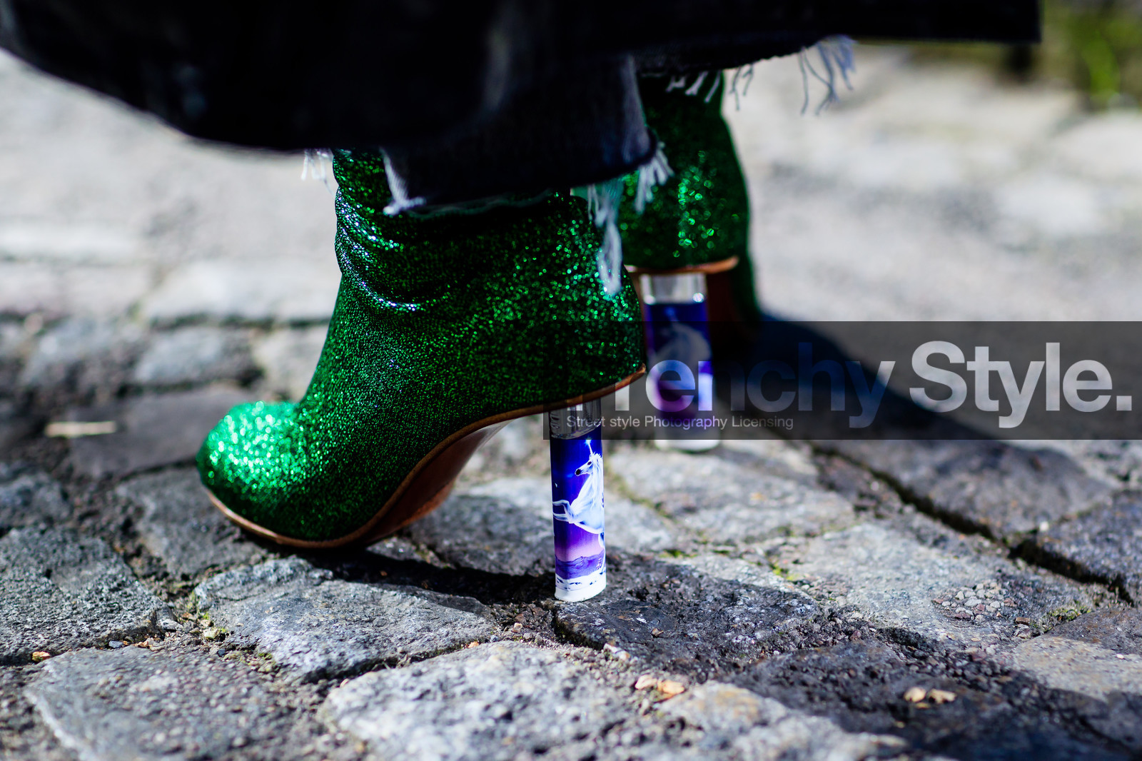 atmosphere details, back detail, detail, fashion week, frenchystyle, FW, green boots, high heels, horizontal, jonathan paciullo, leather shoes, PARIS, PFW, shiny shoes, SPRING SUMMER 2017, SS 17, street style, vêtements