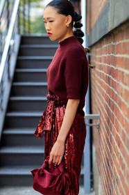 bordeaux, burgundy, glitter, high waist, jaime xie, ponytail, red bag, red lips, red pants, red sweater, sequined pants, trousers, street style, jonathan paciullo, FW, frenchystyle, fashion week, NEW YORK, NYFW, SPRING SUMMER 2020, SS 20, vertical, detail, atmosphere details