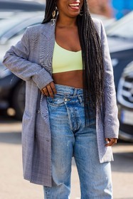 bra, check, coat, denim, fluo yellow, grey coat, grey tartan, high waist jeans, large denim, large jeans, leather shoes, plateform, Rajni Lucienne Jacques, tartan coat, blue jeans, light jeans, light denim, blue denim, fashion week, frenchystyle, FW, jonathan paciullo, street style, MFW, MILAN, SPRING SUMMER 2022, SS 22, vertical, atmosphere details, detail