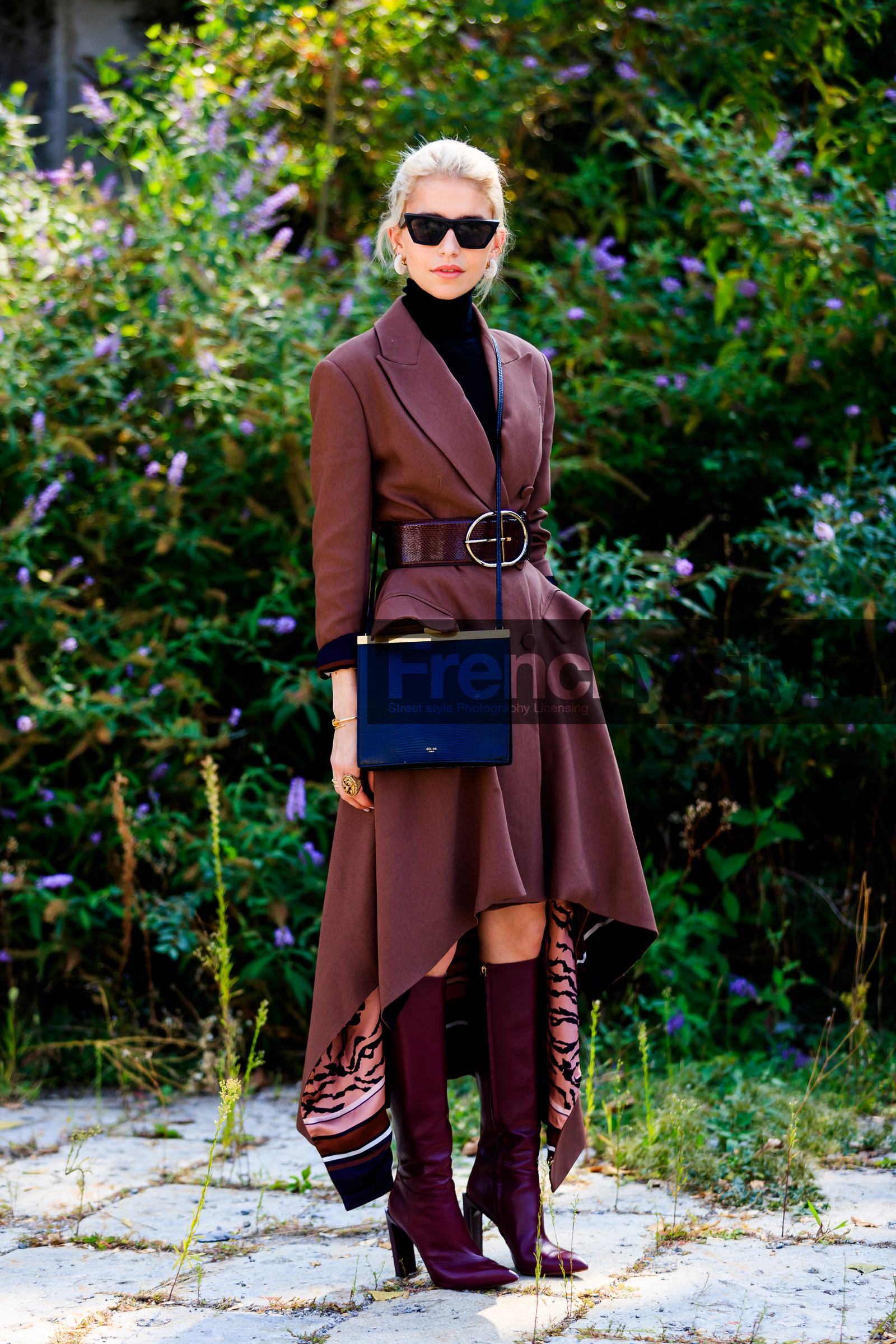 black bag, black turtleneck, bordeaux, bracelet, brown belt, brown boots, brown coat, burgundy, caro daur, cartier, clou bracelet, céline, high boots, high heels, leather bag, leather belt, leather shoes, red boots, sunglasses, street style, jonathan paciullo, FW, frenchystyle, fashion week, MFW, MILAN, SPRING SUMMER 2019, SS 19, vertical, full length