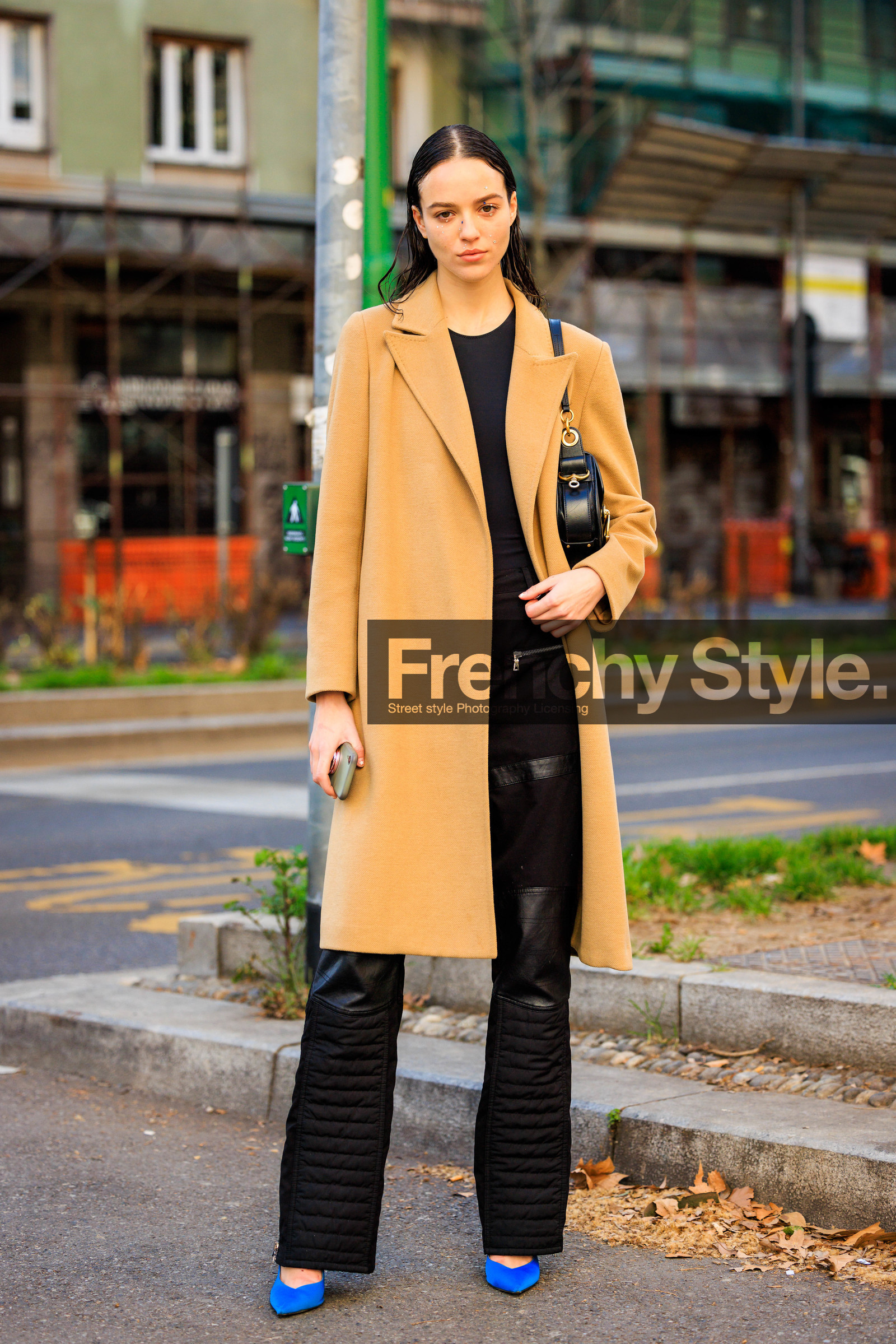 beige coat, casual look, black tshirt, black pants, black handbag, model, fashion week, frenchystyle, FW, jonathan paciullo, street style, vertical, full length