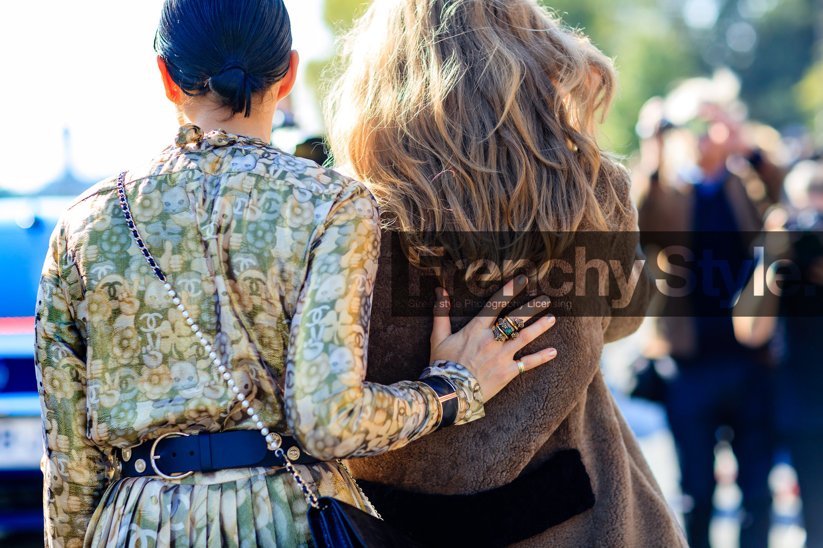 atmosphere details, back detail, black bag, black belt, brown coat, chanel, detail, fashion week, frenchystyle, FW, green dress, horizontal, jonathan paciullo, leather bag, leather belt, PARIS, PFW, pleated dress, printed dress, rings, SPRING SUMMER 2017, SS 17, street style