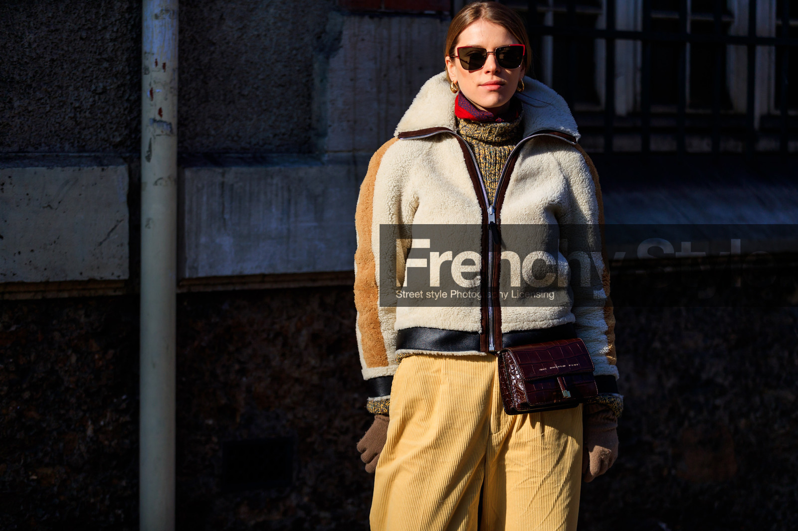 beige gloves, brown bag, corduroy, crocodile, fur jacket, leather bag, shearling, sheep fur, sunglasses, trousers, white fur, yellow pants, street style, jonathan paciullo, FW, frenchystyle, fashion week, PFW, PARIS, AUTUMN WINTER 2018-2019, FALL WINTER 2018-2019, FW 18-19, horizontal, atmosphere details, monica ainley