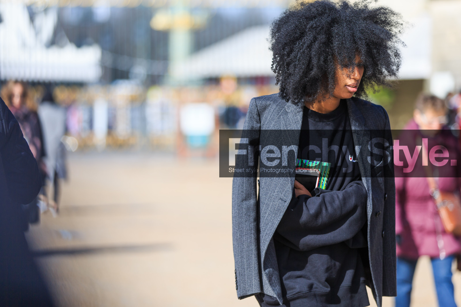 atmosphere details, AUTUMN WINTER 2016-2017, AW 16-17, black sweater, blazer, curly hair, detail, FALL WINTER 2016-2017, fashion week, frenchystyle, FW, FW 16-17, grey jacket, horizontal, jonathan paciullo, julia sarr-jamois, over the shoulder, PARIS, PFW, street style, vêtements