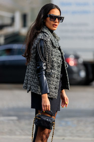 black sunglasses, big sunglasses, square shape glasses, futurist shape sunglasses, brocart jacket, sleeveless jacket, chain details, black jacket, black leather bag, black polish top, black skirt, black tights, quilted bag, box bag, mini skirt, wrap skirt, chanel bag, fashion week, frenchystyle, FW, jonathan paciullo, street style, PFW, PARIS, vertical, atmosphere details, detail