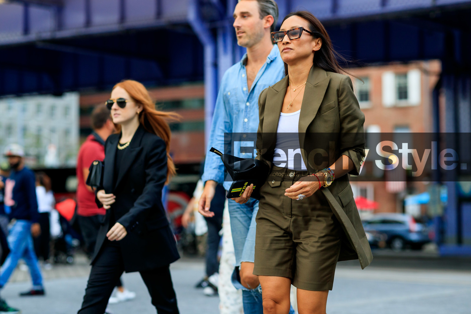 black bag, blazer, bracelet, Elizabeth von Guttman, green jacket, green shorts, leather bag, rings, sunglasses, watch, white t shirt, street style, jonathan paciullo, FW, frenchystyle, fashion week, NEW YORK, NYFW, SPRING SUMMER 2020, SS 20, horizontal, atmosphere details, detail