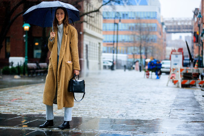 beige coat, black bag, black shoes, corduroy, grey sweater, leather bag, leather shoes, trousers, umbrella, street style, jonathan paciullo, FW, frenchystyle, fashion week, NYFW, NEW YORK, AUTUMN WINTER 2018-2019, AW 18-19, FALL WINTER 2018-2019, FW 18-19, atmosphere details, horizontal, full length, model, alana zimmer