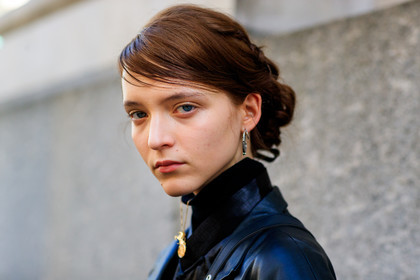 black jacket, black turtleneck, earrings, leather jacket, necklace, street style, jonathan paciullo, FW, frenchystyle, fashion week, LFW, LONDON, AUTUMN WINTER 2018-2019, AW 18-19, FALL WINTER 2018-2019, FW 18-19, horizontal, atmosphere details, detail, portrait, model