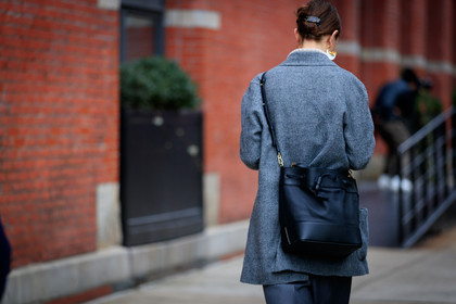 black bag, earrings, grey jacket, grey pants, leather bag, loewe, trousers, street style, jonathan paciullo, FW, frenchystyle, fashion week, NYFW, NEW YORK, AUTUMN WINTER 2018-2019, AW 18-19, FALL WINTER 2018-2019, FW 18-19, atmosphere details, horizontal, detail