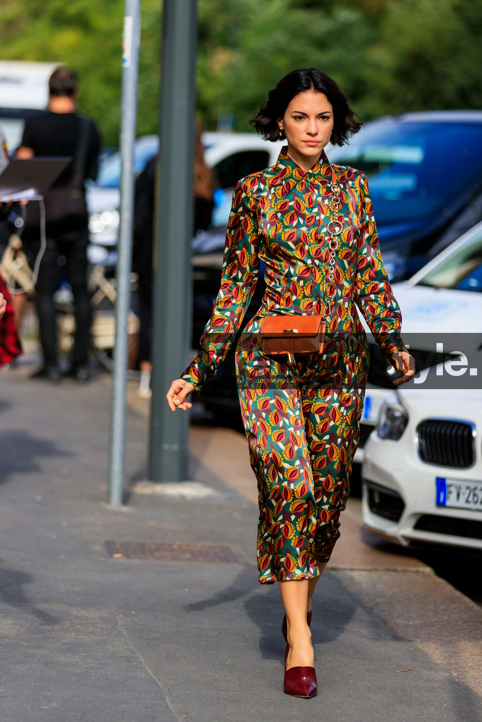 wax printed dress, tods bag, sharp end shoes, printed dress, multicolor dress, long sleeves dress, long dress, crossbody bag, chain strap bag, button dress, burgundy shoes, brown leather bag, fashion week, frenchystyle, FW, jonathan paciullo, street style, vertical, full length, MFW, MILAN, SPRING SUMMER 2020, SS 20
