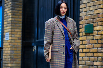 blue denim, brown coat, checked, denim jumpsuit, denim pants, graphic jacket, houndstooth pattern, jeans, plaid, printed jacket, trousers, street style, jonathan paciullo, FW, frenchystyle, fashion week, LFW, LONDON, AUTUMN WINTER 2018-2019, AW 18-19, FALL WINTER 2018-2019, FW 18-19, horizontal, atmosphere details, detail, Tiffany Hsu