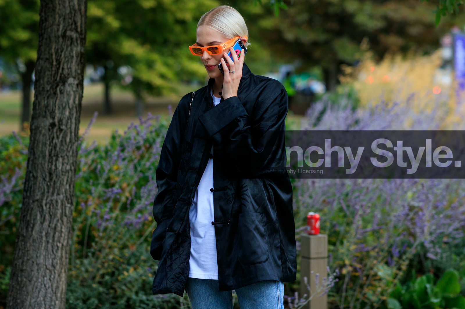 model, neon orange sunglasses, gucci sunglasses, black jacket, chinese jacket, fashion week, frenchystyle, FW, jonathan paciullo, street style, atmosphere details, horizontal, detail