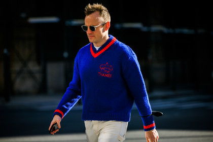 sunglasses, blue knitted pull, mens style, knitwear, knits, fashion week, frenchystyle, FW, jonathan paciullo, street style, NYFW, NEW YORK, AUTUMN WINTER 2022-2023, FALL WINTER 2022_2023, FW 22-23, atmosphere details, horizontal