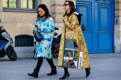 black bag, black boots, black shoes, blue coat, céline, embroidered coat, floral, flowers, gold coat, graphic bag, graphic jacket, high heels, leather bag, leather shoes, printed bag, printed jacket, sunglasses, street style, jonathan paciullo, FW, frenchystyle, fashion week, PFW, PARIS, AUTUMN WINTER 2018-2019, FALL WINTER 2018-2019, FW 18-19, horizontal, atmosphere details, full length