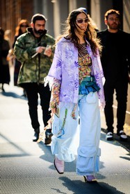 multicolor look, collina strada, purple shirt, printed shirt, multicolor tank top, printed tank top, printed second skin, brown second skir, silver sunglasses, cargo pants, baggy pants, blue trousers, pink boots, blue belt, studs belt, pleated belt, multicolor mittens, flowers mittens, street style, jonathan paciullo, FW, frenchystyle, fashion week, MFW, MILAN, FALL WINTER 2022_2023, AUTUMN WINTER 2022-2023, FW 22-23, vertical, full length