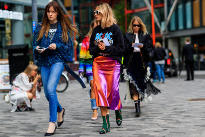 atmosphere details, black shoes, black sweater, blue denim, blue top, denim pants, emili sindlev, fashion week, frenchystyle, full length, FW, graphic shoes, green boots, high heels, horizontal, jeans, jonathan paciullo, leather bag, leather shoes, LFW, LONDON, metallic skirt, orange skirt, polka dot, printed boots, printed sweater, printed top, shiny skirt, SPRING SUMMER 2018, SS 18, street style, trousers