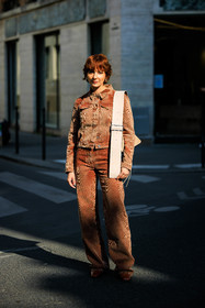 brown, ginger hair, orange outfit, orange shoes, orange jacker, orange pants, alyssa coscarelli, street style, jonathan paciullo, FW, frenchystyle, fashion week, AUTUMN WINTER 2022-2023, FALL WINTER 2022_2023, FW 22-23, PFW, PARIS, full length, vertical, corduroy look