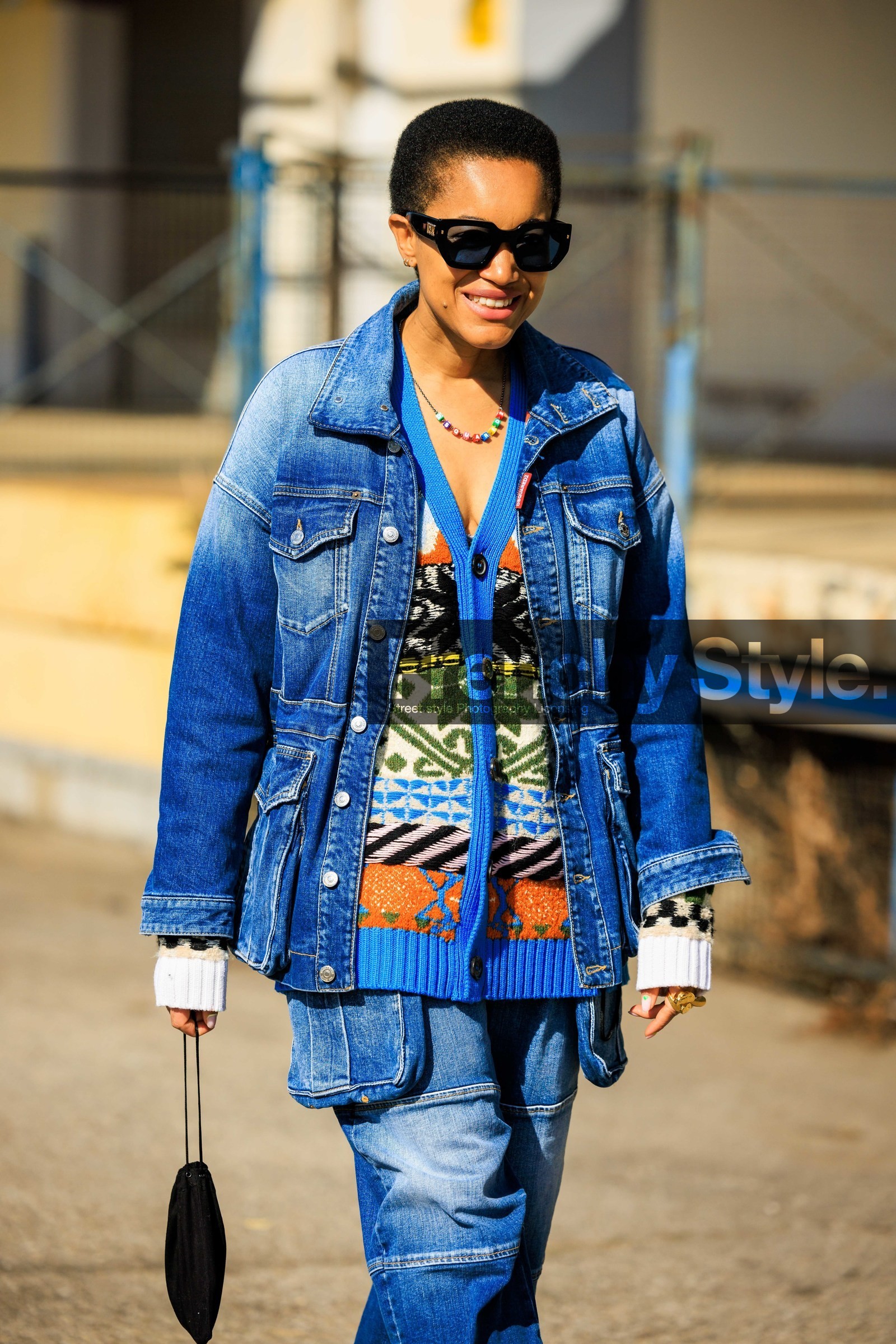 total denim look, studded sandals, stones sandals, black sunglasses, knited cardigan, printed cardigan, multicolor cardigan, jean jacket, denim jeans, classic jeans, repatched jeans, black pouch, beads necklace, colorful necklace, tamu mcpherson, fashion week, frenchystyle, FW, jonathan paciullo, street style, vertical, atmosphere details, detail