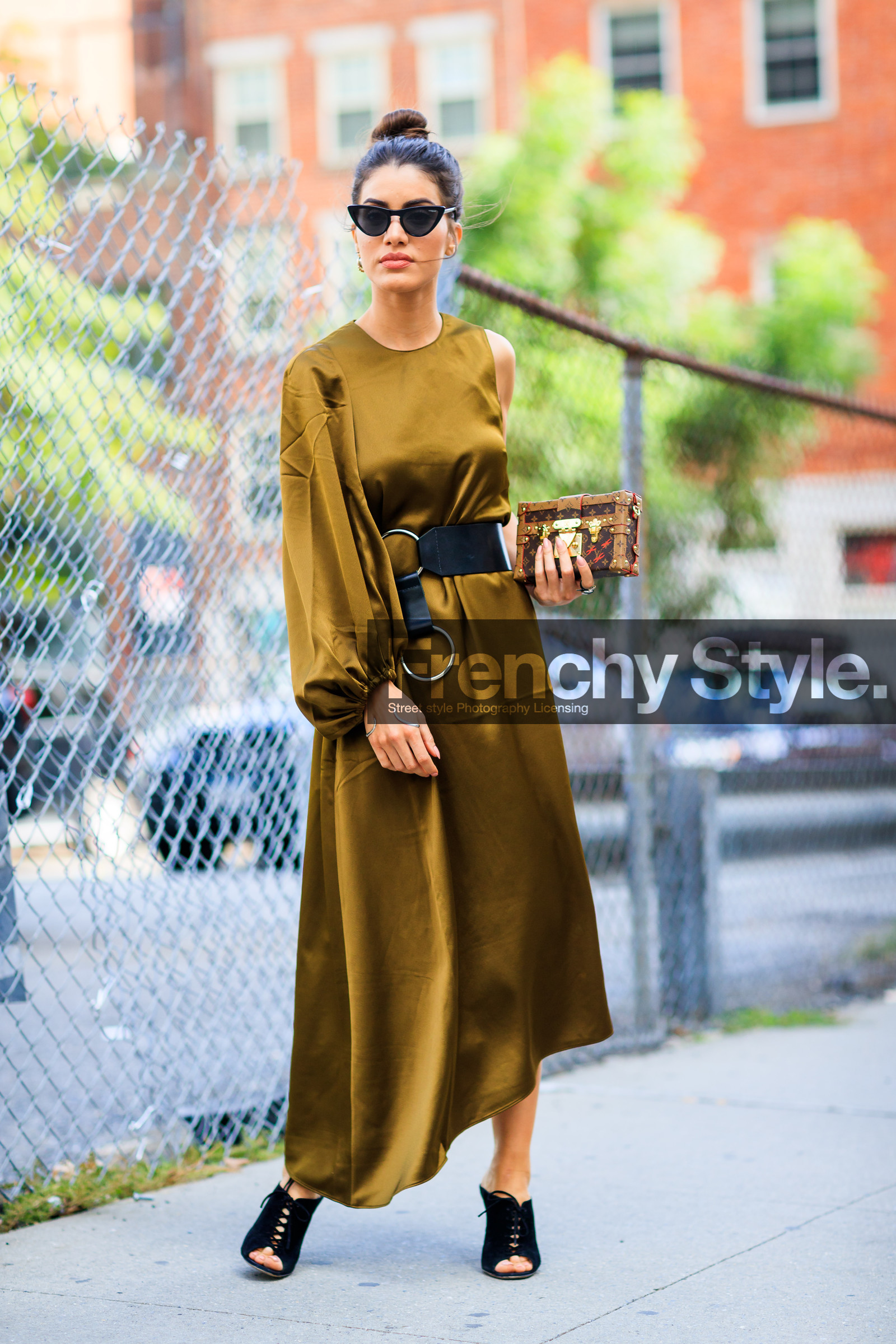 black belt, black mules, bronze, brown, brown bag, brown dress, camila coelho, fashion week, frenchystyle, full length, FW, graphic bag, jonathan paciullo, leather bag, leather belt, louis vuitton, monogram, NEW YORK, NYFW, printed bag, SPRING SUMMER 2018, SS 18, street style, sunglasses, vertical