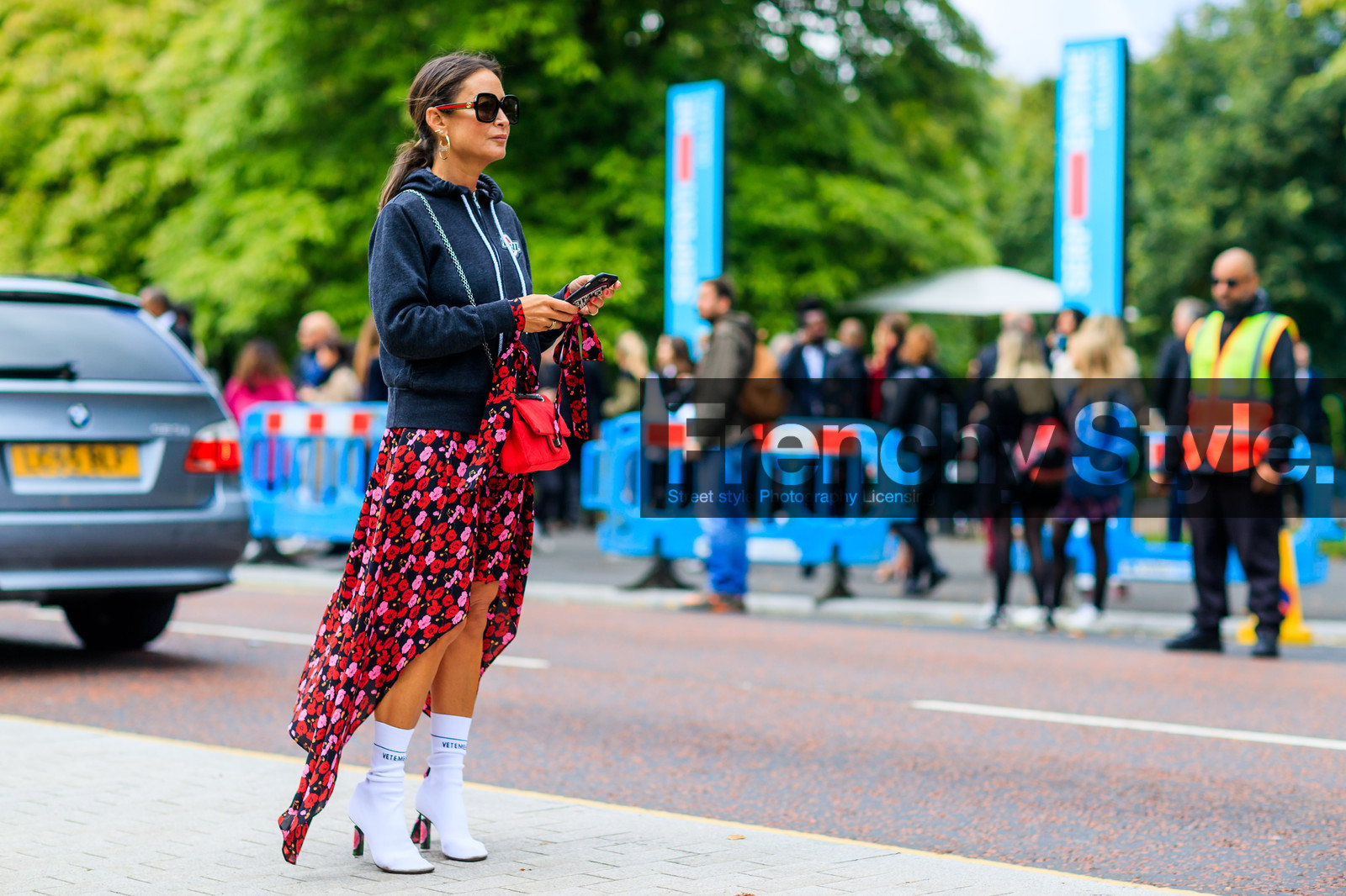 atmosphere details, black sneakers, fashion week, floral, flowers, frenchystyle, full length, FW, graphic dress, high heels, hoodie, horizontal, jonathan paciullo, leather bag, leather shoes, LFW, LONDON, printed dress, red bag, red dress, SPRING SUMMER 2018, SS 18, street style, vêtements, white boots