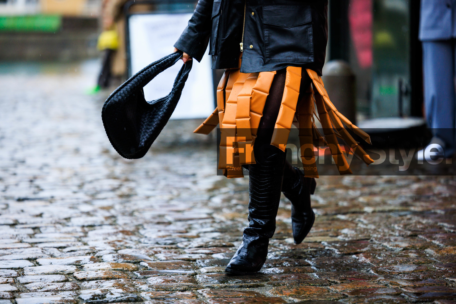black bag, braided bag, leather bag, fringed skirt, camel bag, bottega veneta bag, black boots, leather boots, details, fashion week, frenchystyle, FW, jonathan paciullo, street style, CPH, COPENHAGEN, AUTUMN WINTER 2022-2023, FALL WINTER 2022-2023, FW 22-23, horizontal, atmosphere details