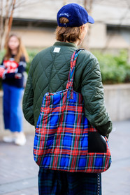 blue cap, checked, graphic bag, green jacket, jw anderson, lacoste, leather bag, multicolor bag, plaid, printed bag, tartan, street style, jonathan paciullo, FW, frenchystyle, fashion week, LFW, LONDON, AUTUMN WINTER 2018-2019, AW 18-19, FALL WINTER 2018-2019, FW 18-19, vertical, atmosphere details, detail