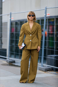 vika gazinskaya, beige jacket, beige pants, beige suits, loose pants, low necked jacket, fashion week, frenchystyle, FW, jonathan paciullo, street style, SPRING SUMMER 2020, SS 20, PFW, PARIS, vertical, full length
