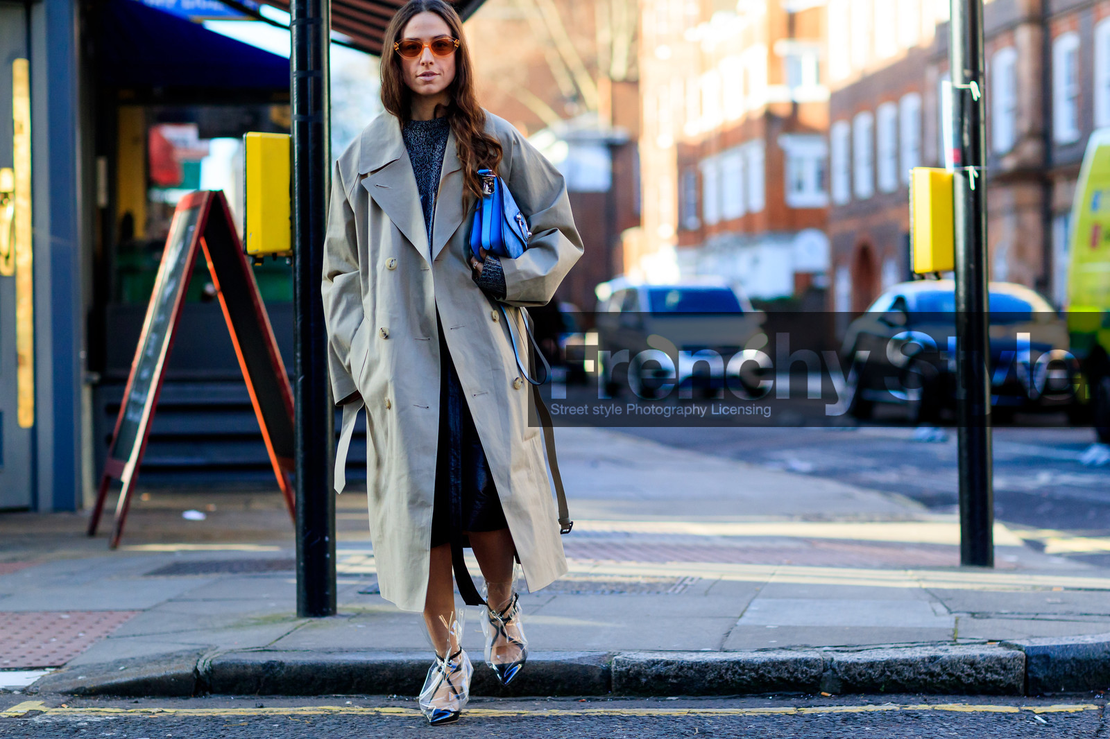 beige coat, black shoes, blue bag, fun sunglasses, high heels, jimmy choo, leather bag, leather shoes, off white, suede bag, sunglasses, transparent shoes, trench coat, fashion week, frenchystyle, FW, jonathan paciullo, street style, LFW, LONDON, AUTUMN WINTER 2018-2019, AW 18-19, FALL WINTER 2018-2019, FW 18-19, horizontal, atmosphere details, full length, erika boldrin