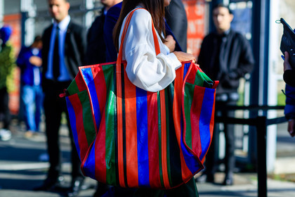 atmosphere details, balenciaga, detail, fashion week, frenchystyle, FW, graphic bag, horizontal, jonathan paciullo, leather bag, PARIS, PFW, printed bag, red bag, SPRING SUMMER 2017, SS 17, street style, striped bag