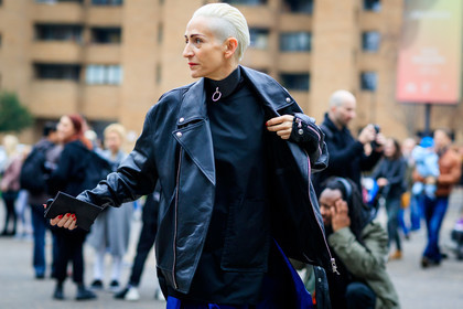 atmosphere details, AUTUMN WINTER 2017-2018, AW 17-18, black jacket, black perfecto, black top, detail, dyed hair, FALL WINTER 2017-2018, fashion week, frenchystyle, FW, FW 17-18, horizontal, jonathan paciullo, leather jacket, leather perfecto, LFW, LONDON, shaved head, street style, tone on tone, total look black