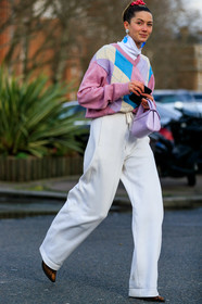 vanille verloes, light pink pullover, light blue pullover, light yellow pullover, lilac pullover, used pullover, jacquard pullover, checked pullover, lilac polish bag, hand bag, white pants, loose pants, white top, turtleneck top, blue earrings, strassed earrings, heart shape earrings, dangling earrings, fashion week, frenchystyle, FW, jonathan paciullo, street style, PFW, PARIS, vertical, full length
