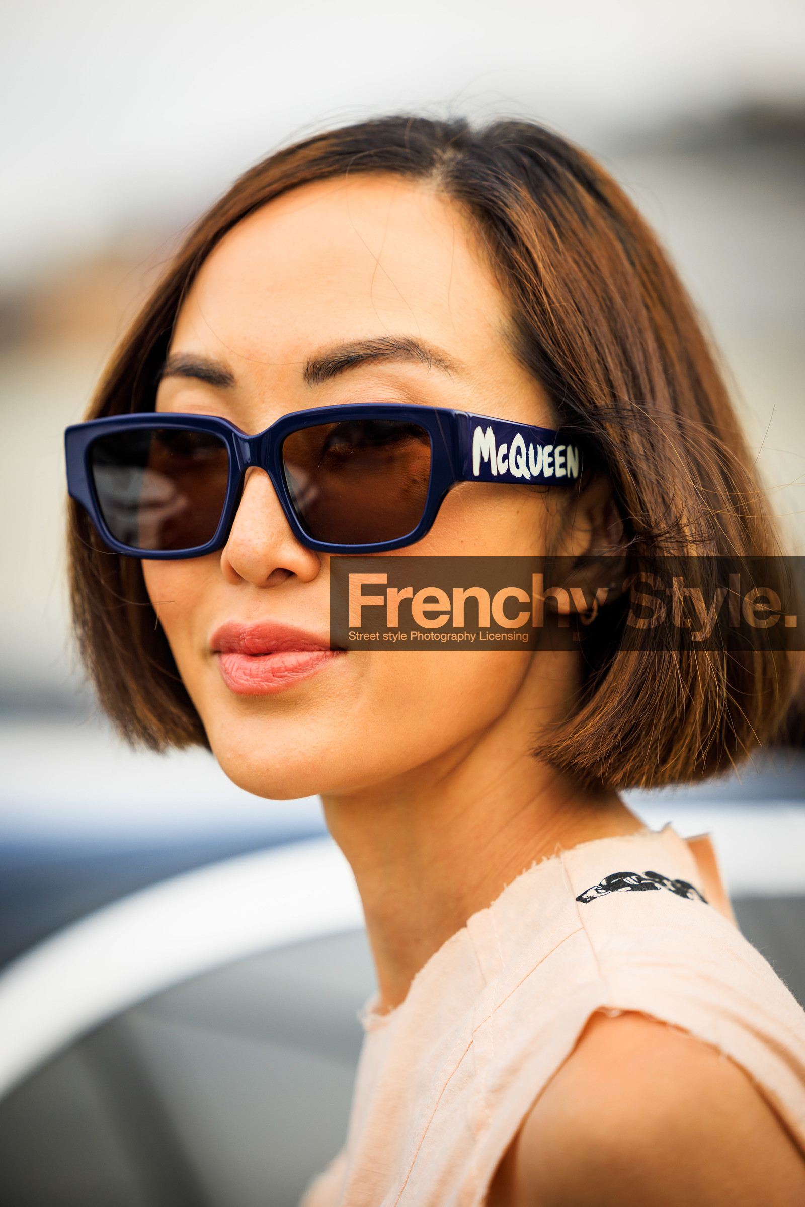 blue sunglasses, alexander mcqueen glasses, nude make up, close up, details, short hair, Chriselle Lim, street style, jonathan paciullo, FW, frenchystyle, fashion week, MFW, MILAN, FALL WINTER 2022_2023, AUTUMN WINTER 2022-2023, FW 22-23, vertical, atmosphere details