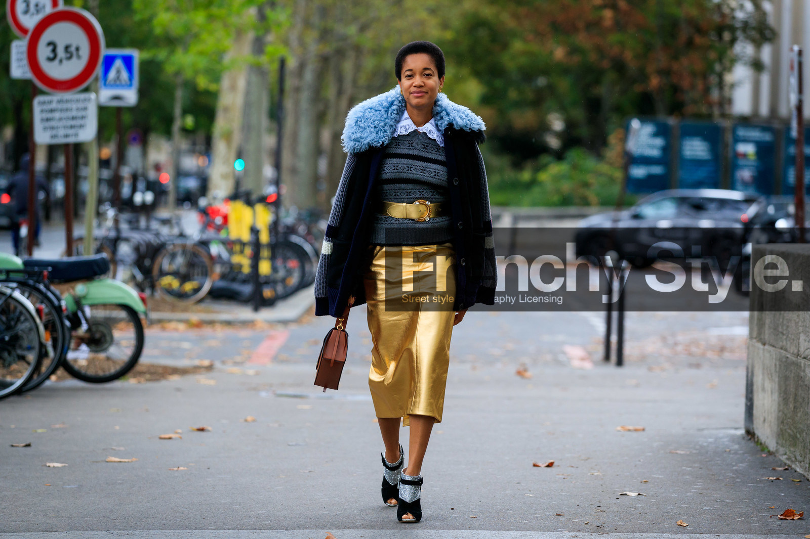 tamu mcpherson, miu miu shoes, miu miu coat, miu miu pullover, miu miu skirt, miu miu belt, miu miu look, fur collar coat, blue coat, navy blue coat, grey pullover, big collar, jacquard pullover, golden skirt, mid long skirt, golden belt, strassed belt, belted pullover, silvered shoes, strassed shoes, black suede shoes, open toe shoes, striped pullover, PARIS, PFW, SPRING SUMMER 2020, SS 20, fashion week, frenchystyle, FW, jonathan paciullo, street style, horizontal, atmosphere details, full length